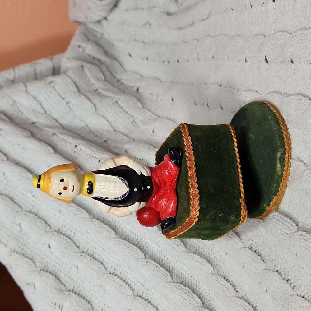 Vintage Nice Taiwan Corp Clown Plays: " Send in the Clowns" Music